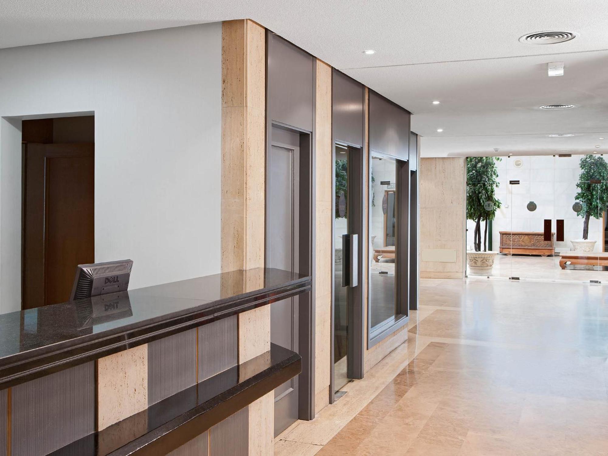 Apartamentos Th Las Rozas Luaran gambar