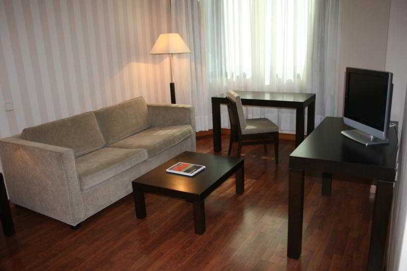 Apartamentos Th Las Rozas Luaran gambar