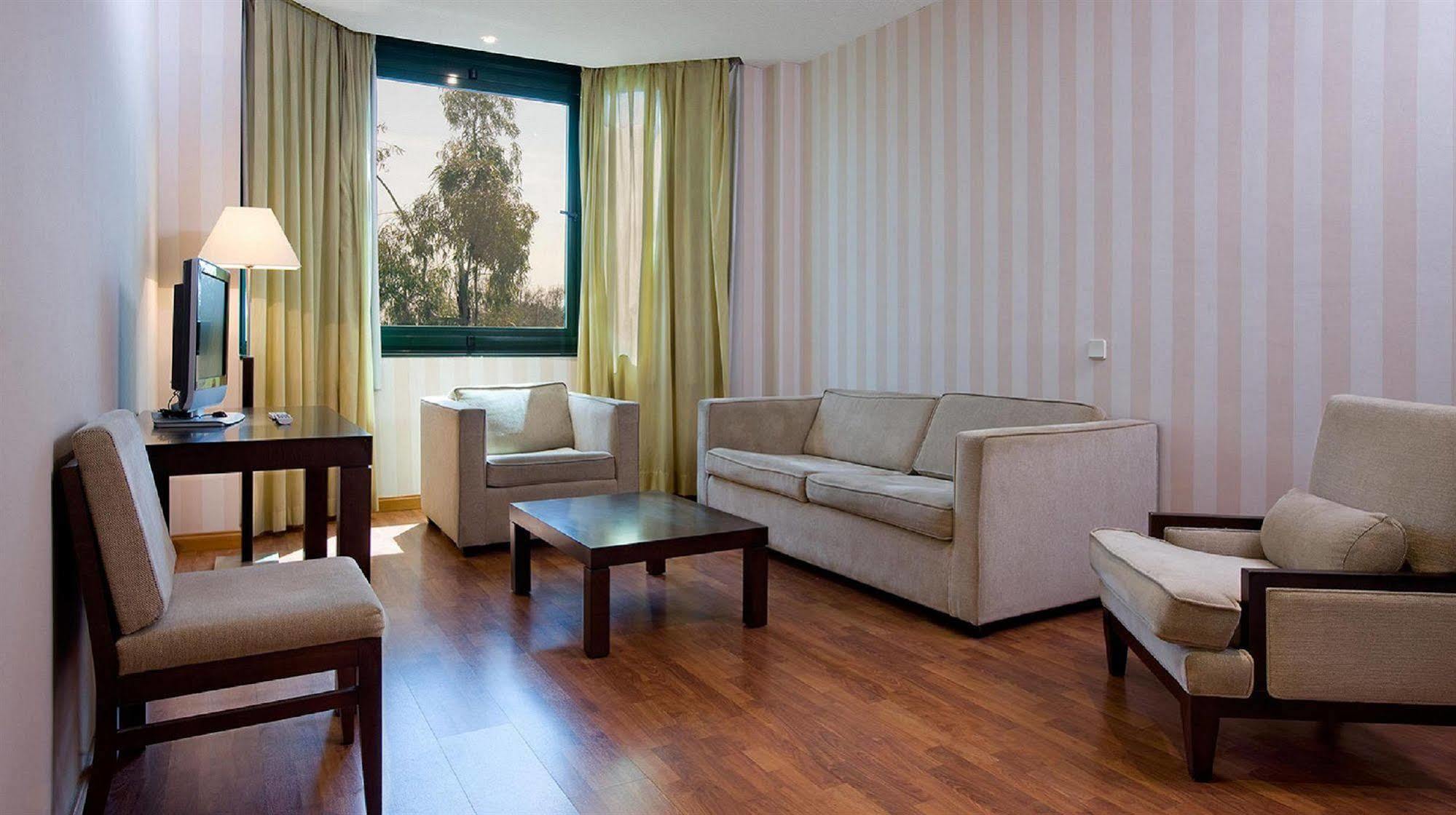 Apartamentos Th Las Rozas Bilik gambar