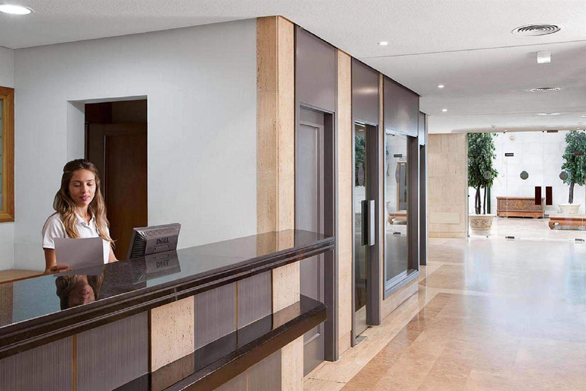 Apartamentos Th Las Rozas Luaran gambar