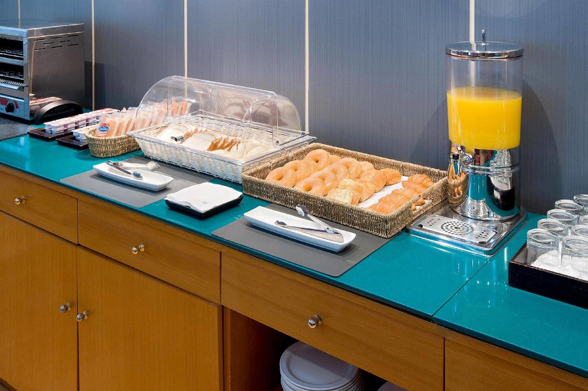 Apartamentos Th Las Rozas Luaran gambar